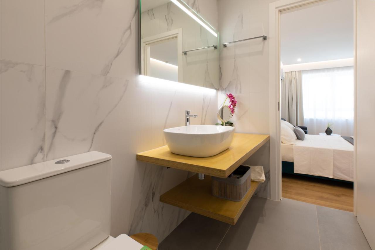 Minimal Apartment In Plaka Atenas Exterior foto
